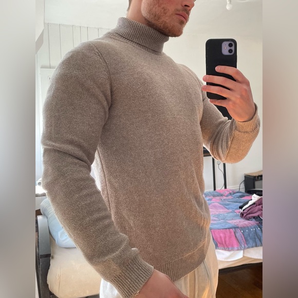 Classy tan turtleneck RW&CO. - Picture 3 of 3